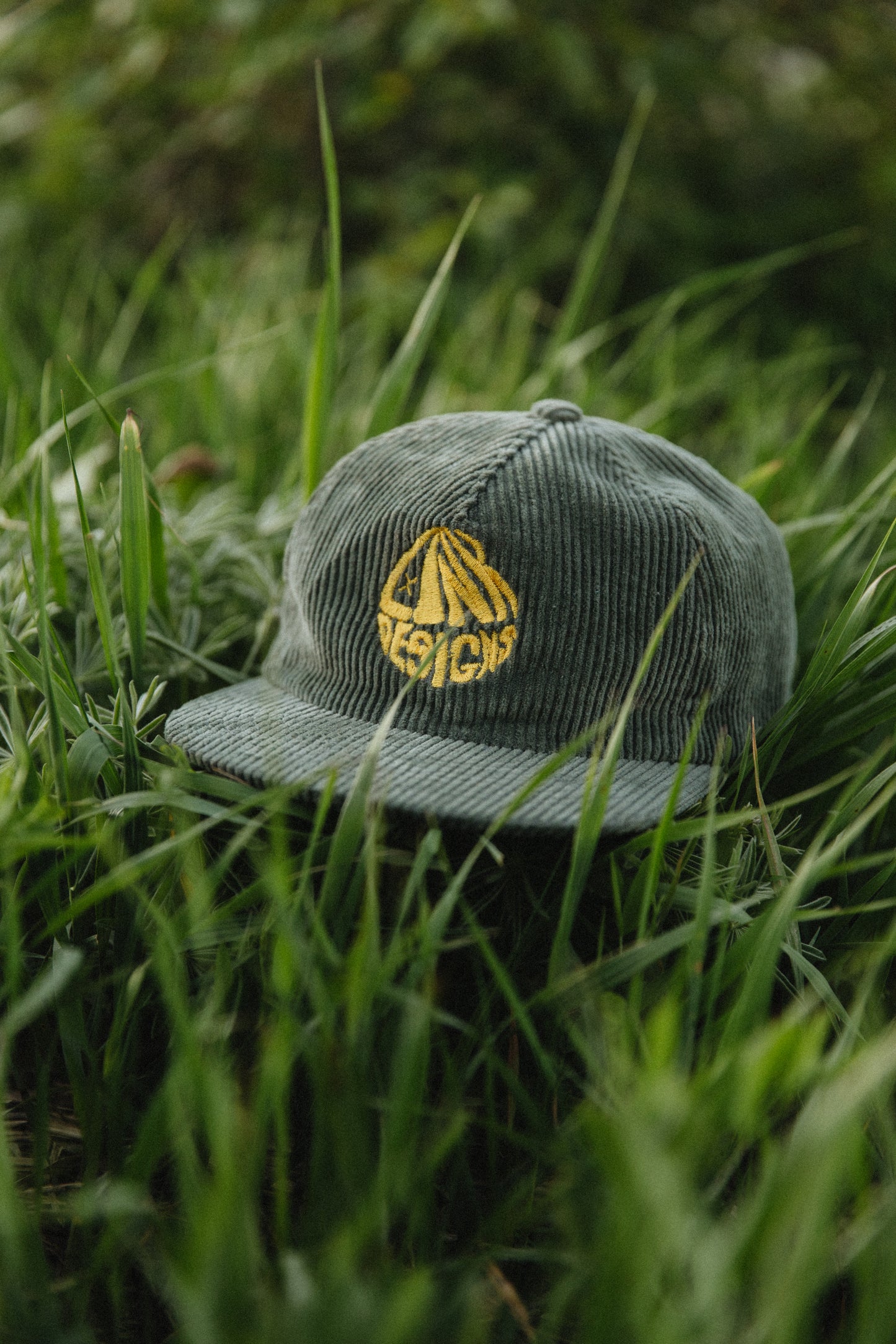 Globe Logo corduroy hat